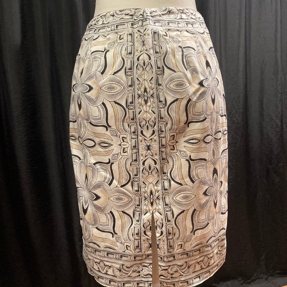 WHBM Size 4 black-white-pink skirt - Picture 3 of 5